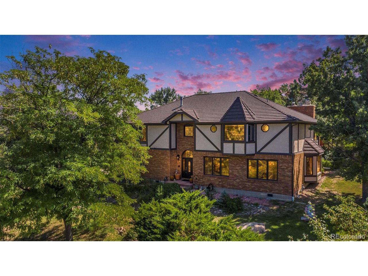 365 Wedgewood Ct
