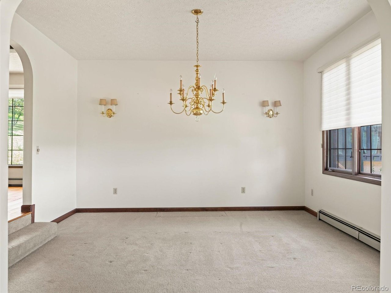 365 Wedgewood Ct