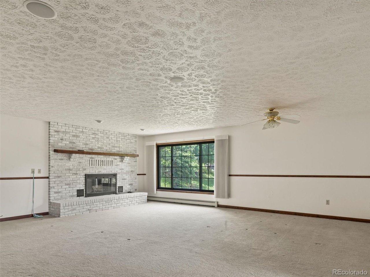 365 Wedgewood Ct