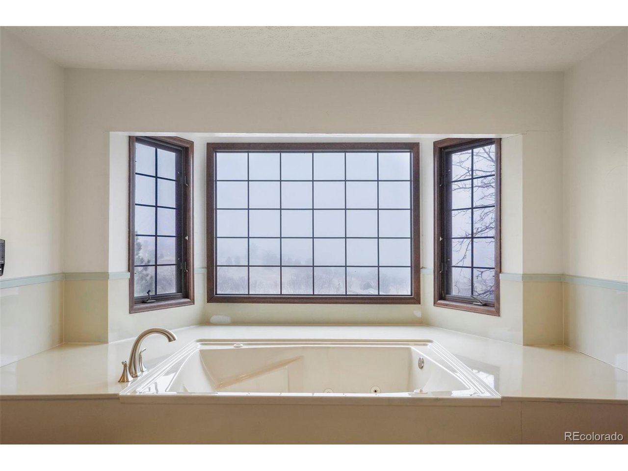 365 Wedgewood Ct