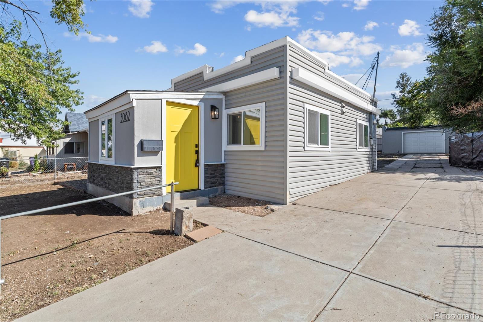 3082 W Center Avenue