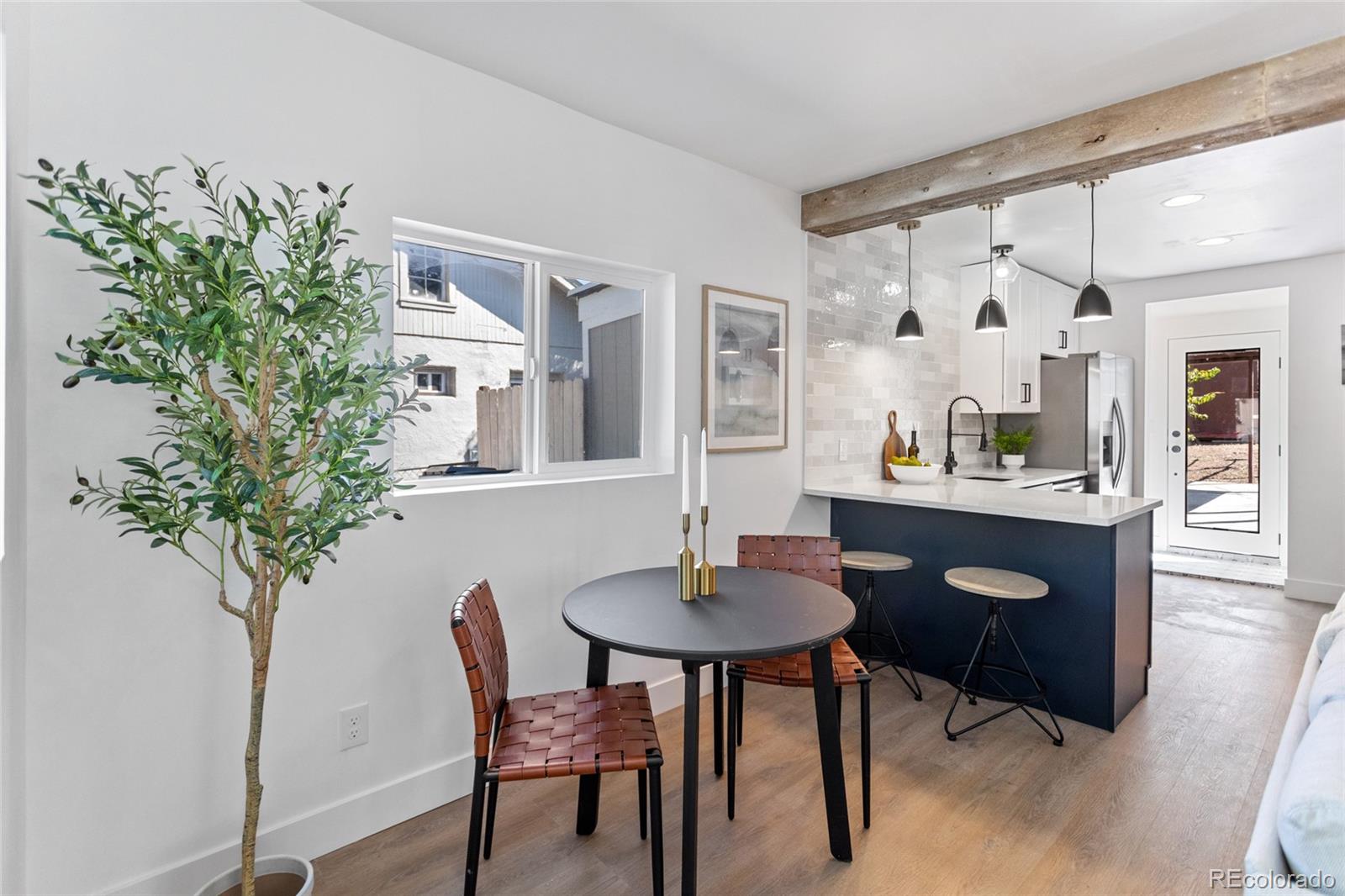 3082 W Center Avenue