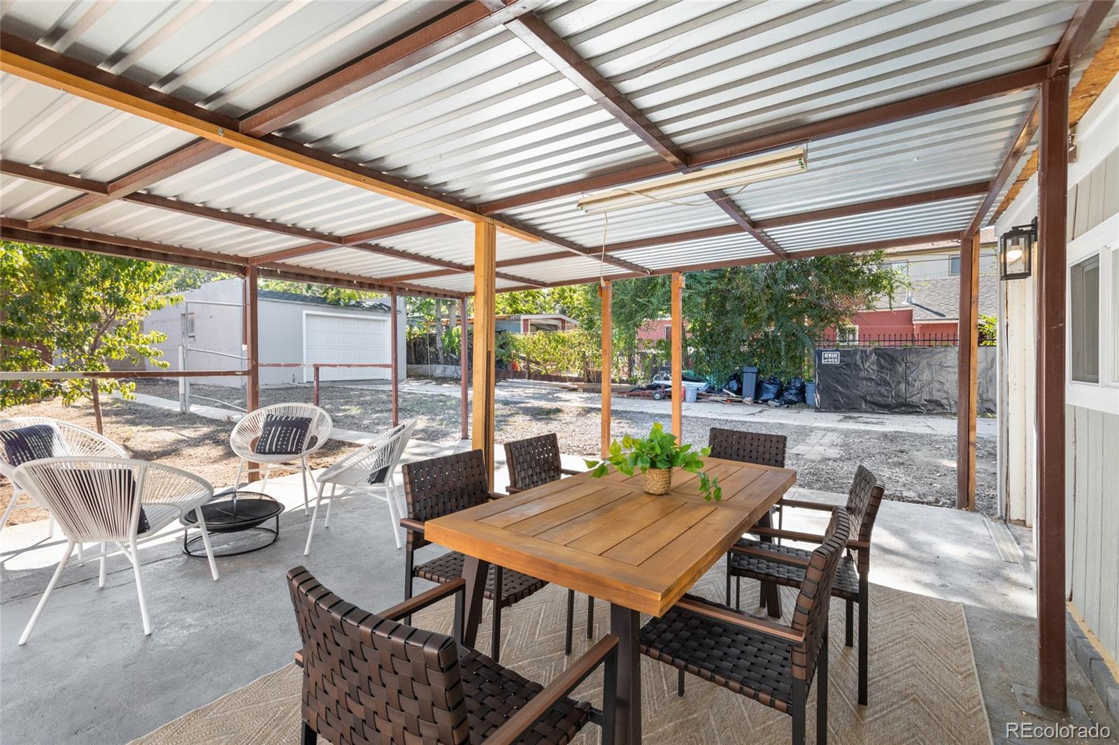 3082 W Center Avenue