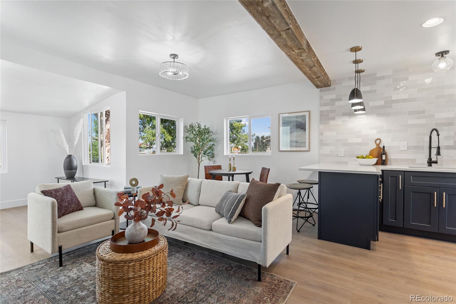 3082 W Center Avenue