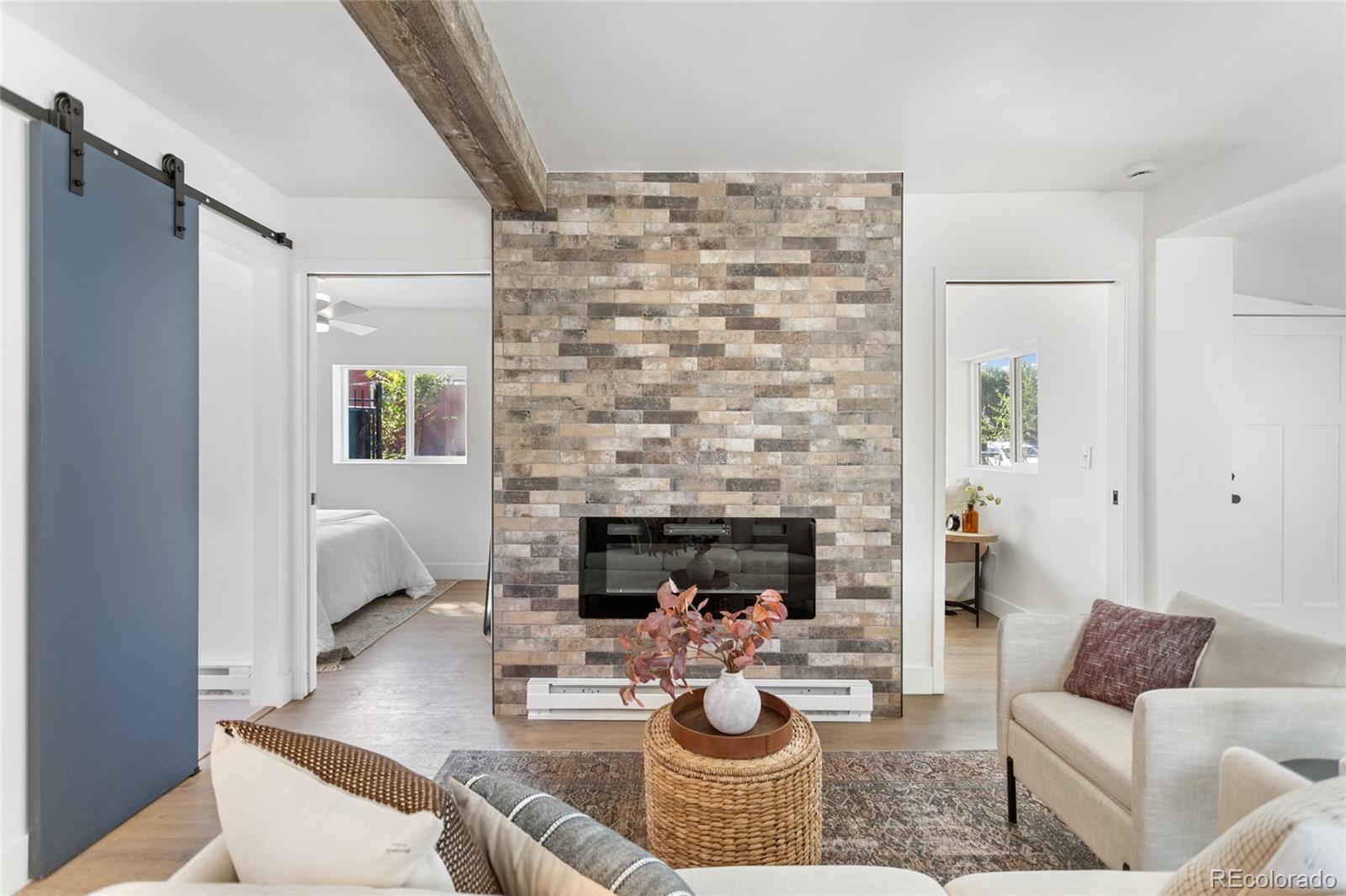 3082 W Center Avenue