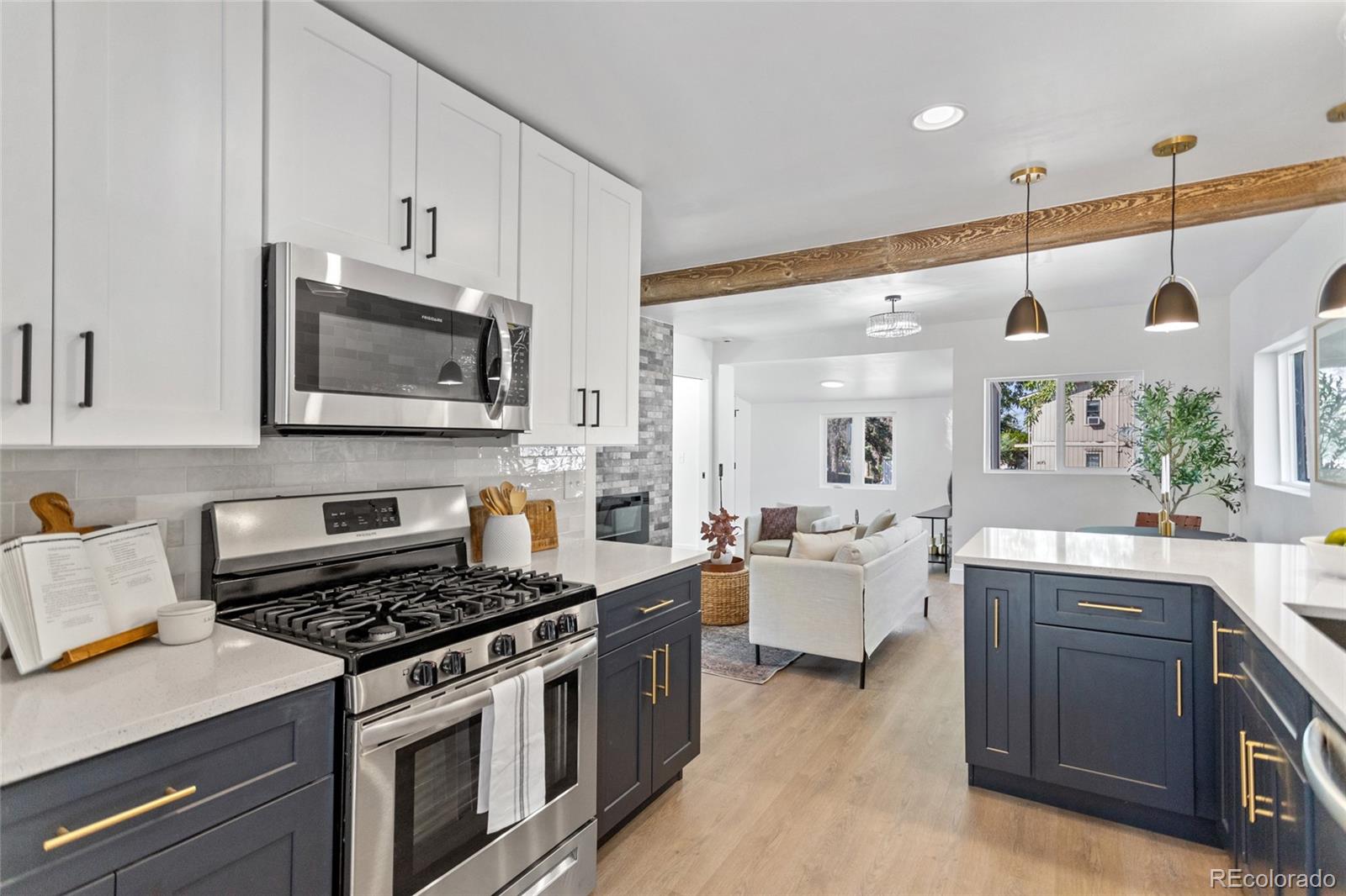 3082 W Center Avenue