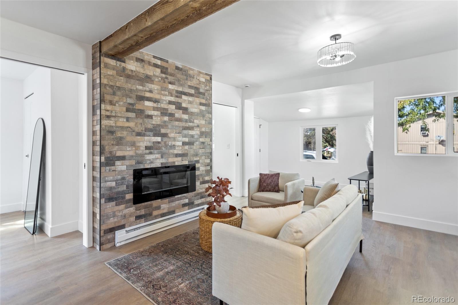 3082 W Center Avenue