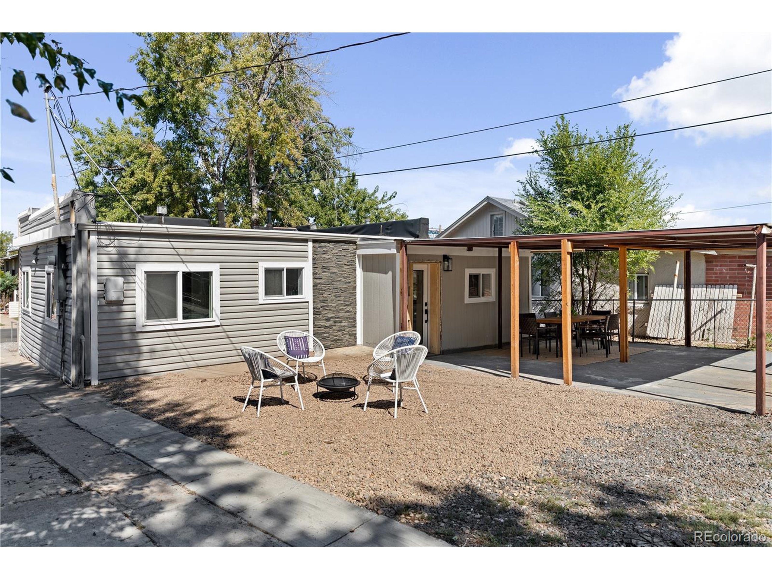 3082 W Center Ave