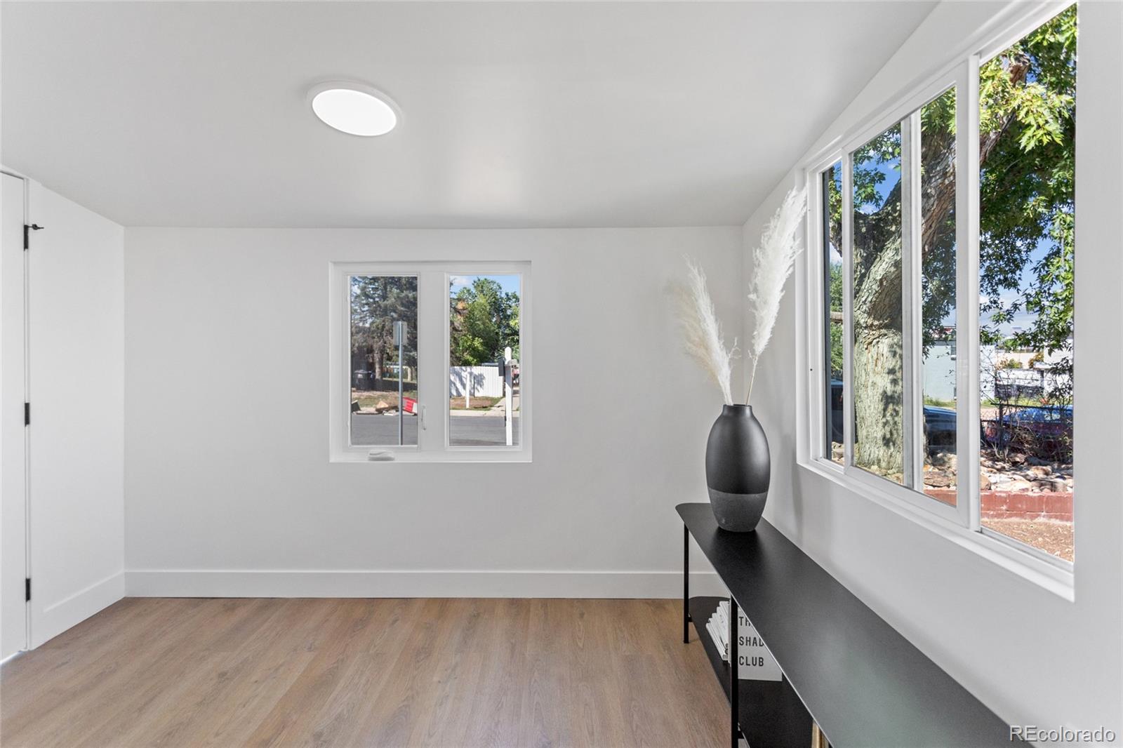 3082 W Center Avenue