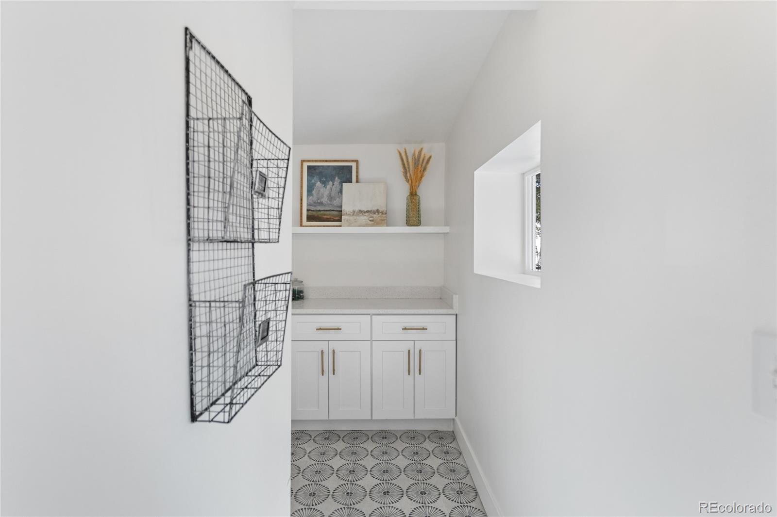 3082 W Center Avenue