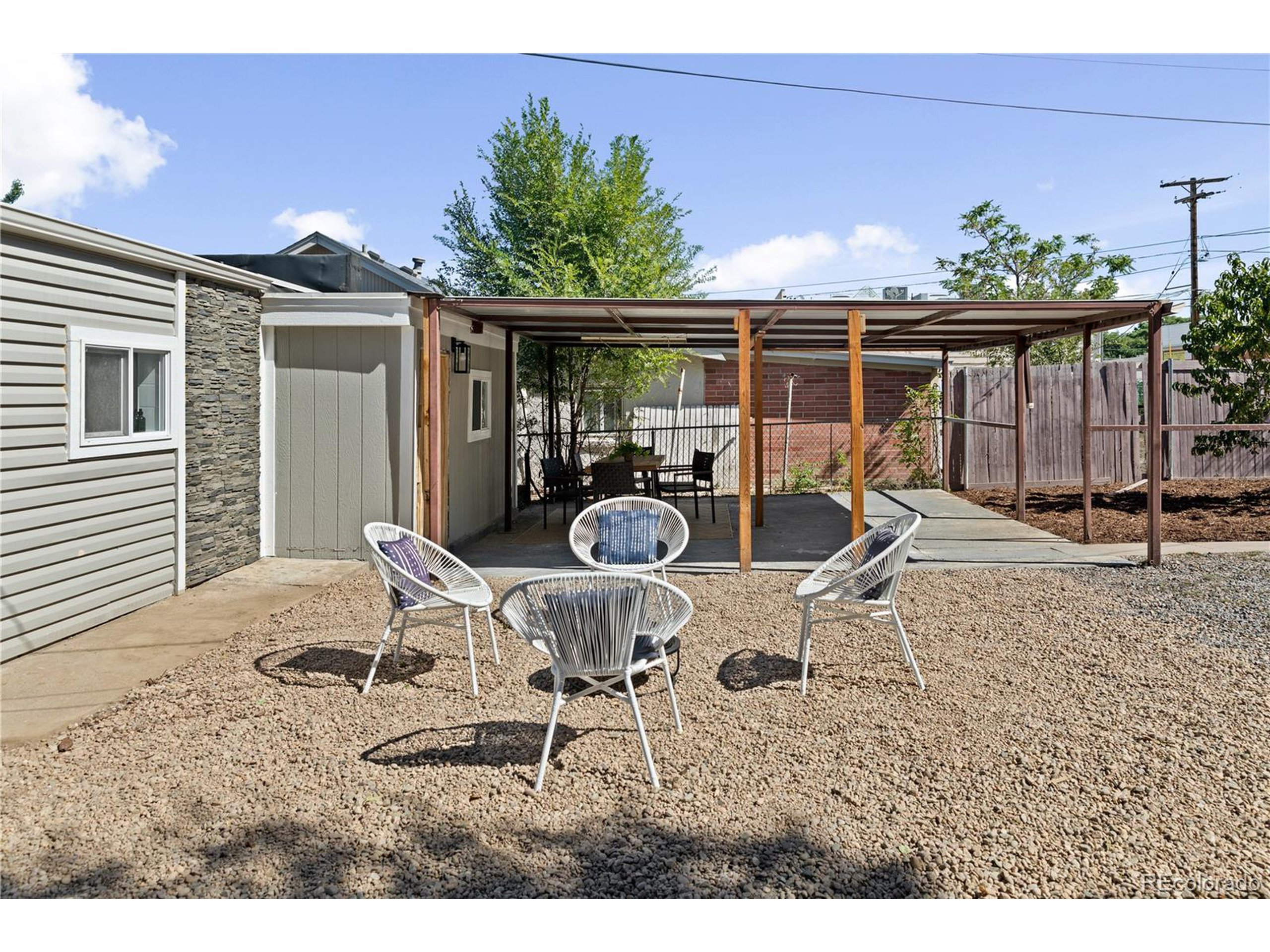 3082 W Center Ave