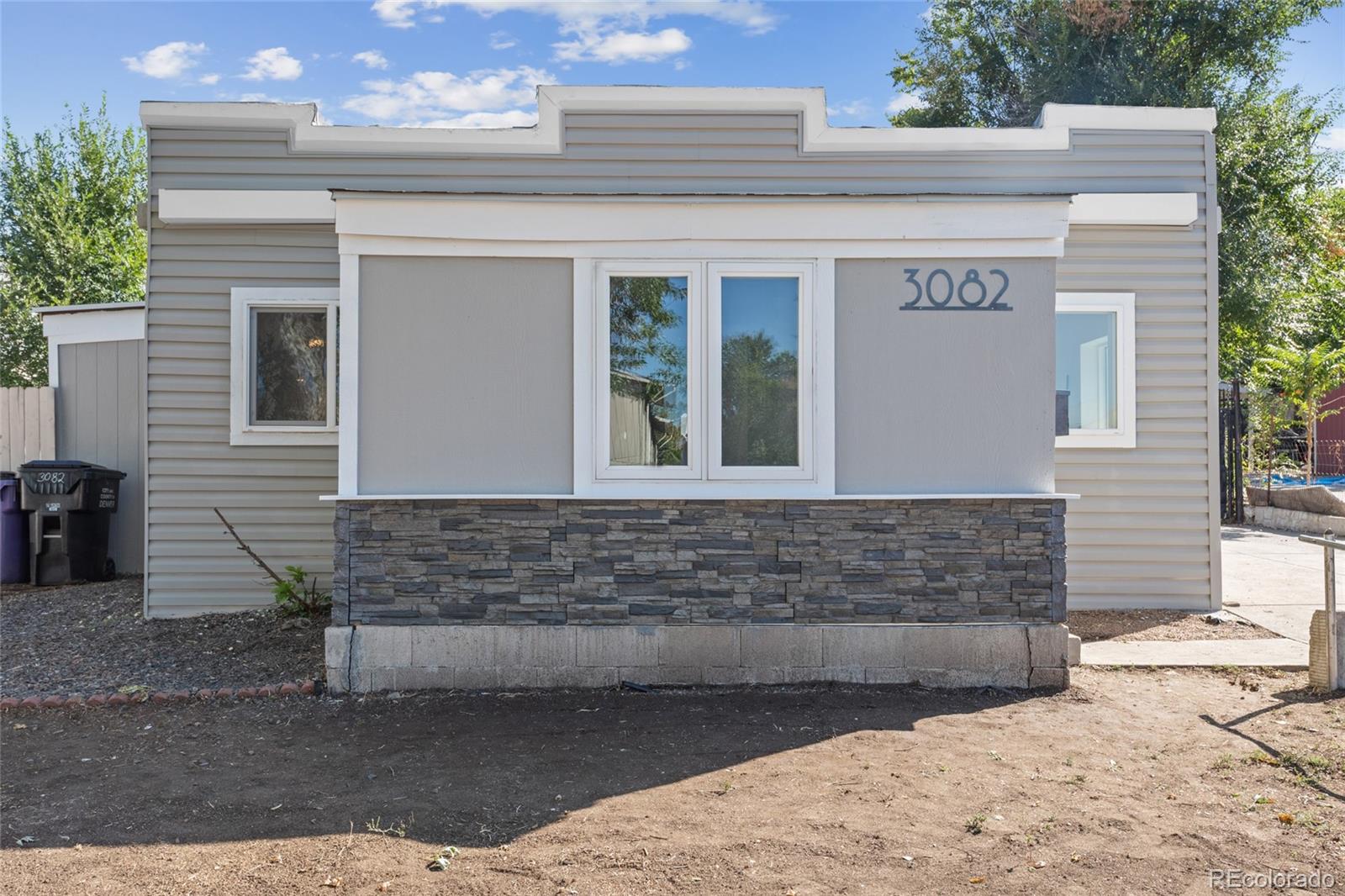 3082 W Center Avenue