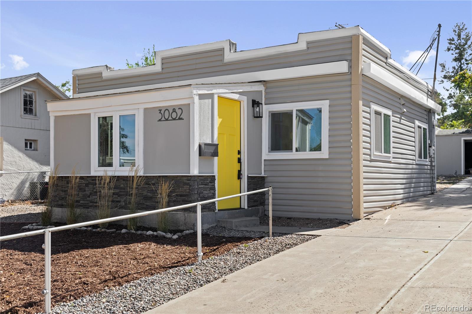 3082 W Center Avenue