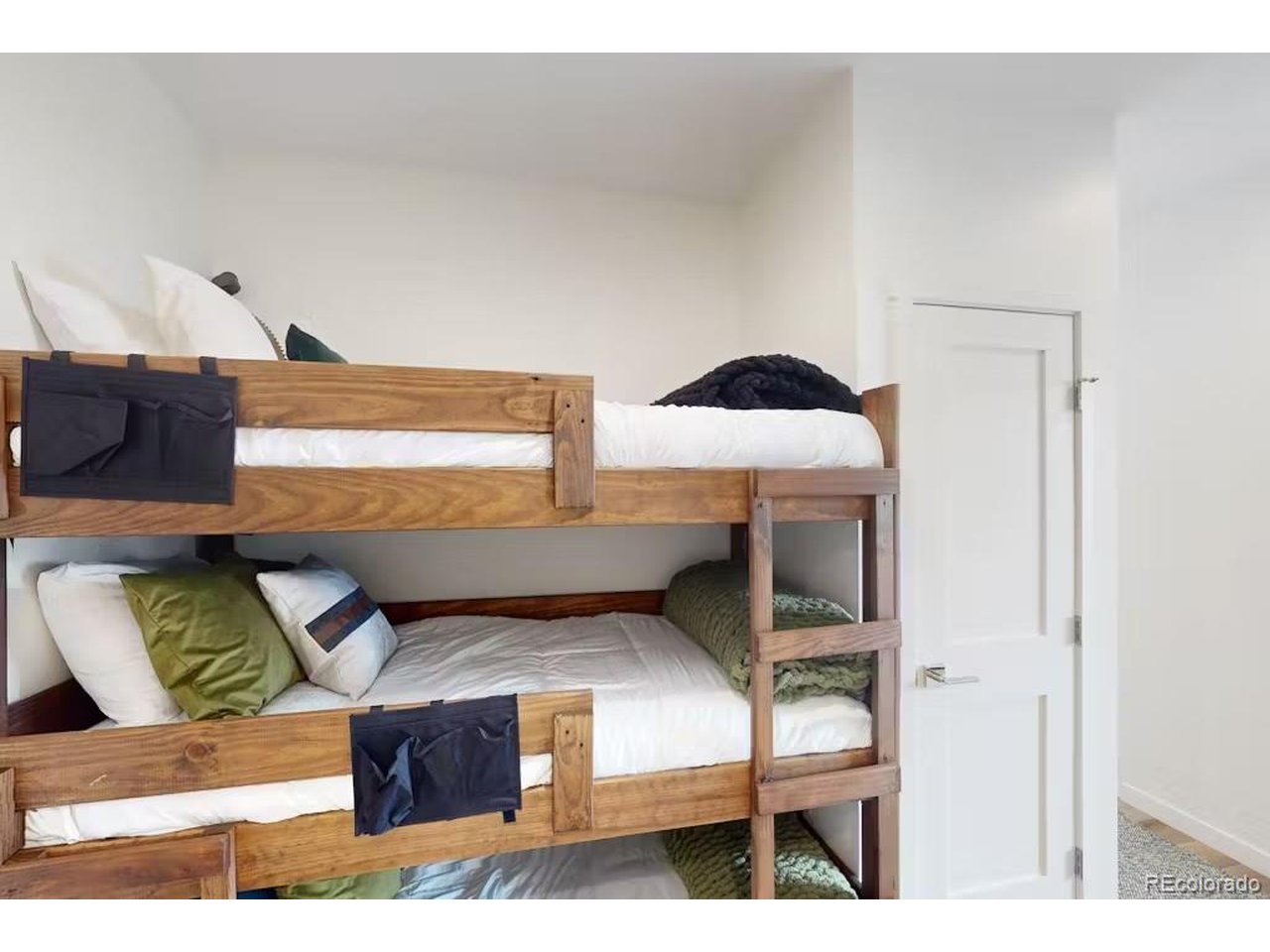 361 W Meadow Mile Smt 19-5