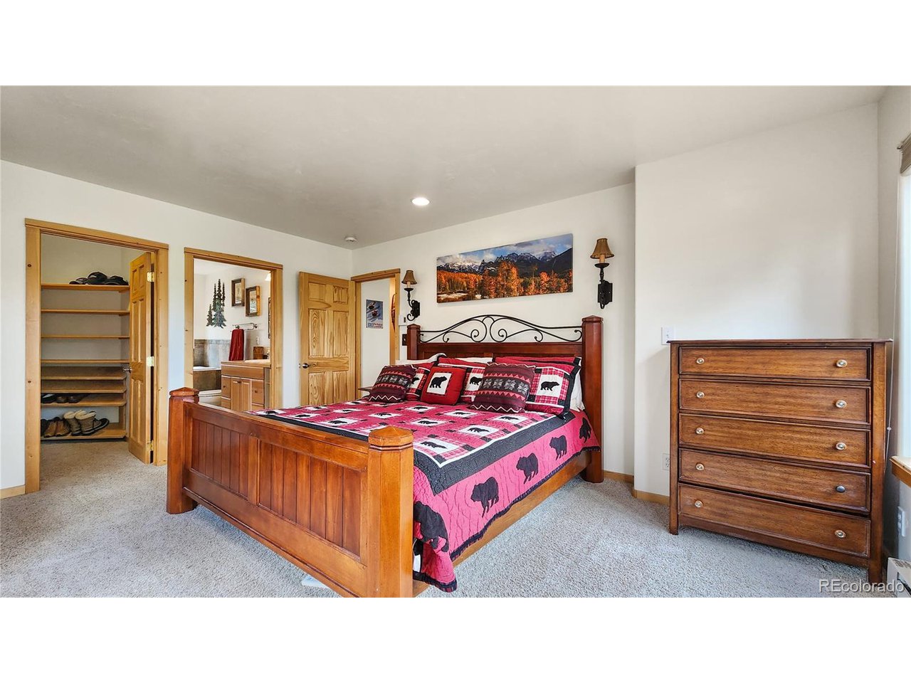 1736 Valley Of The Sun Dr