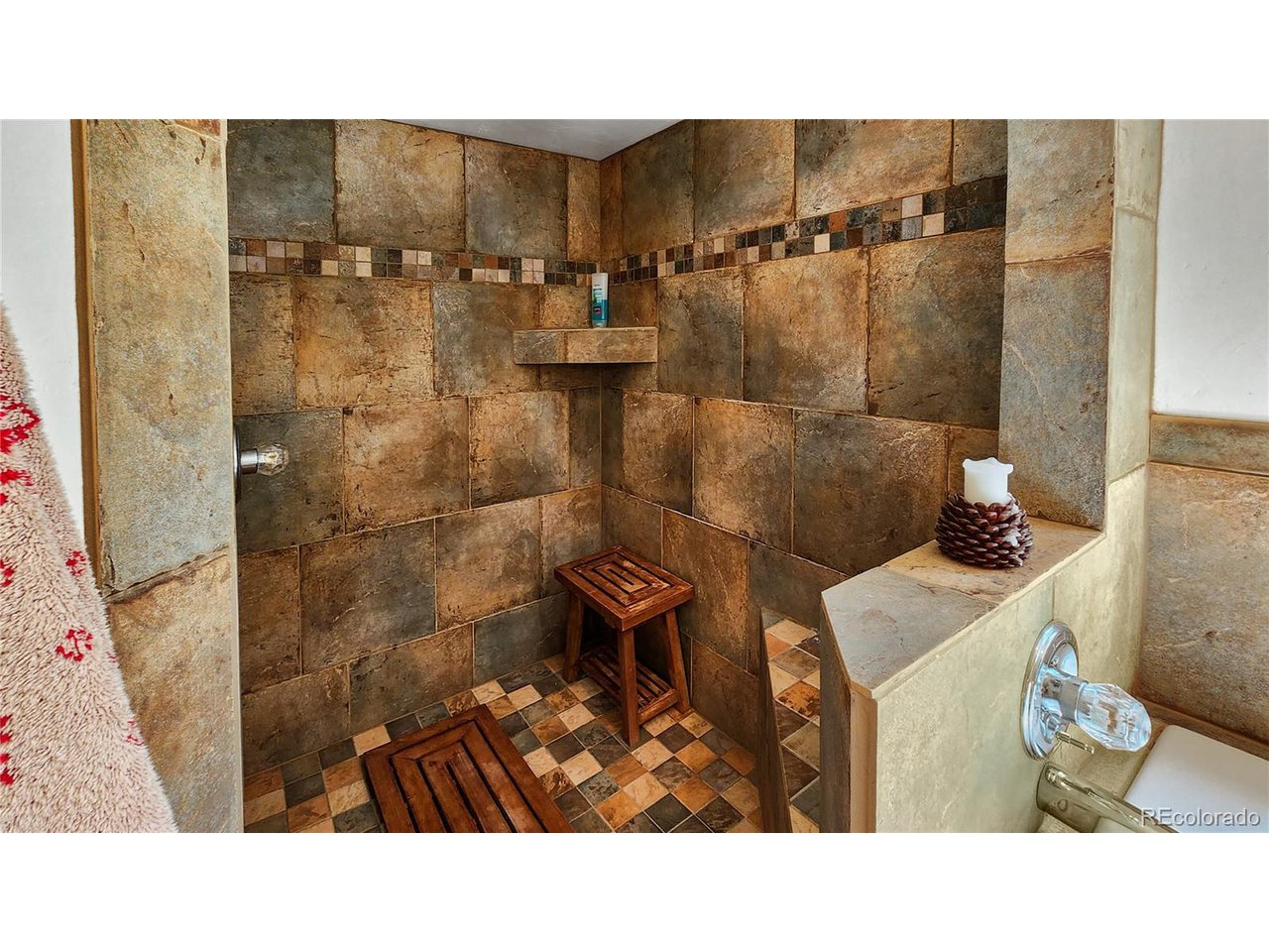 1736 Valley Of The Sun Dr