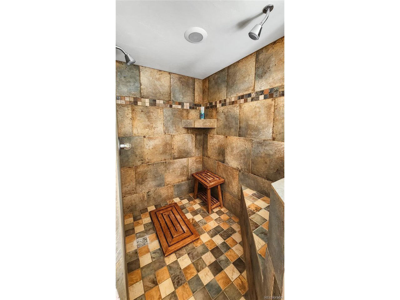 1736 Valley Of The Sun Dr