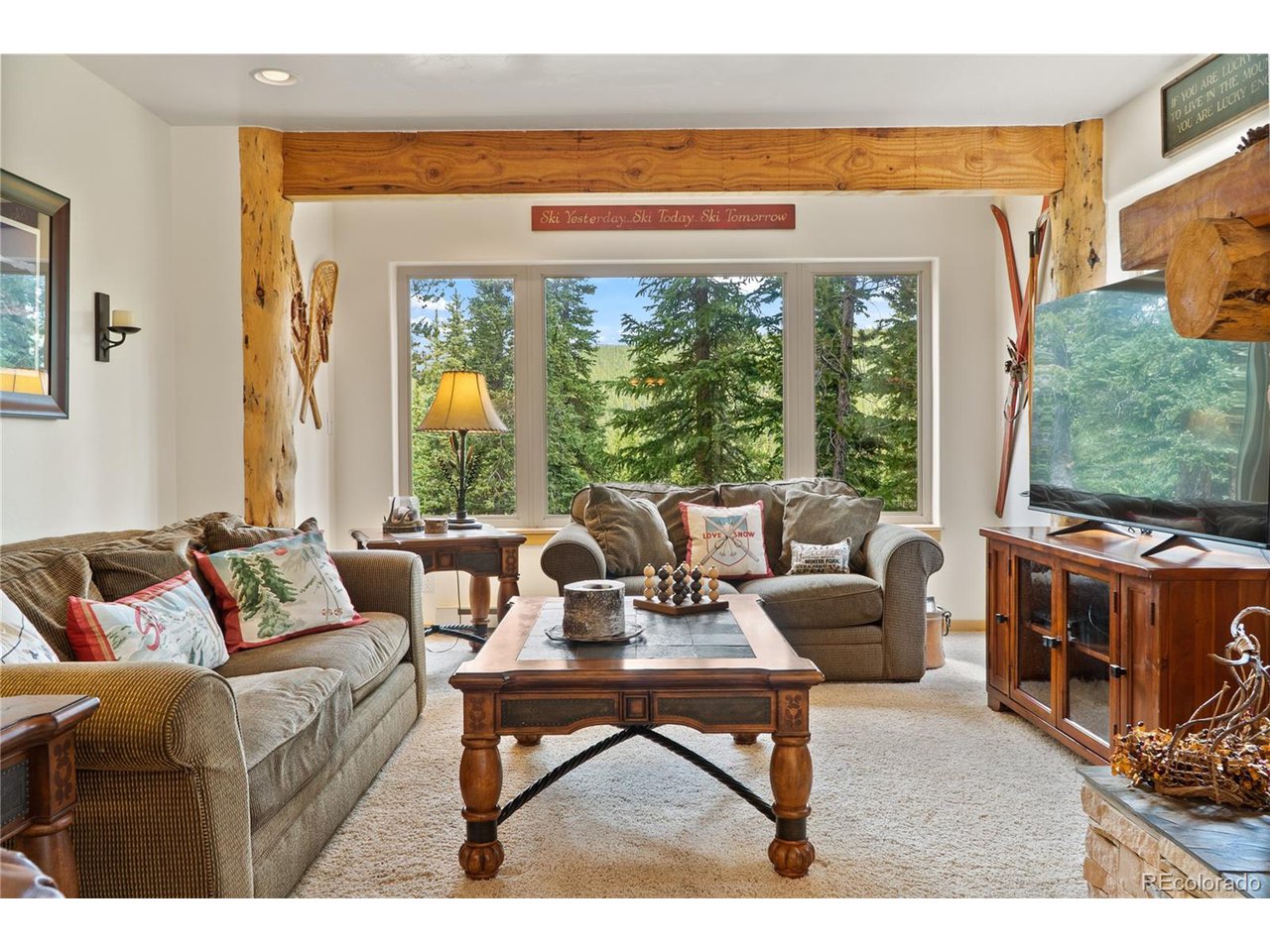 1736 Valley Of The Sun Dr