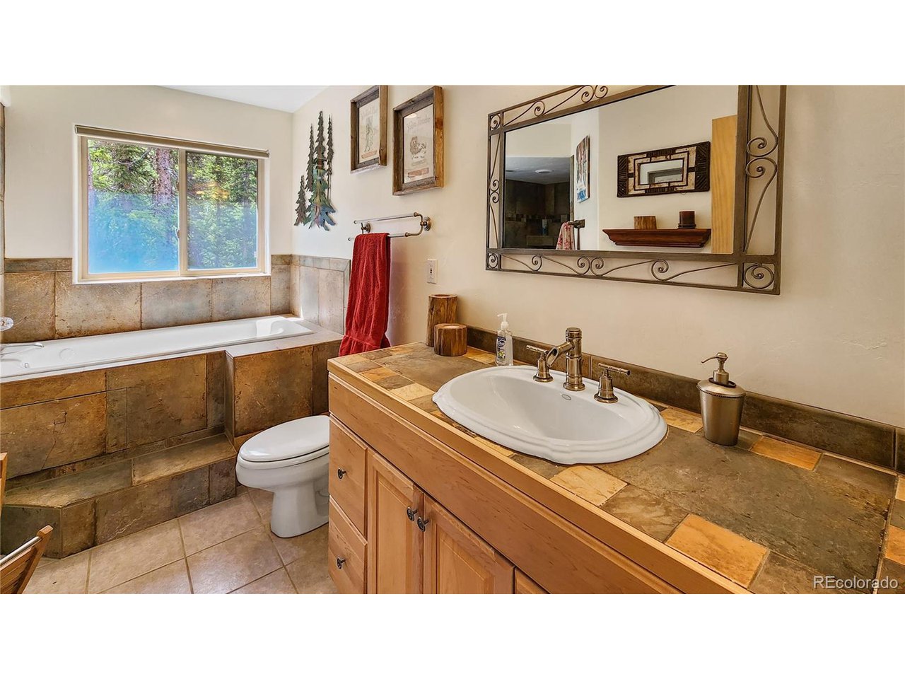 1736 Valley Of The Sun Dr