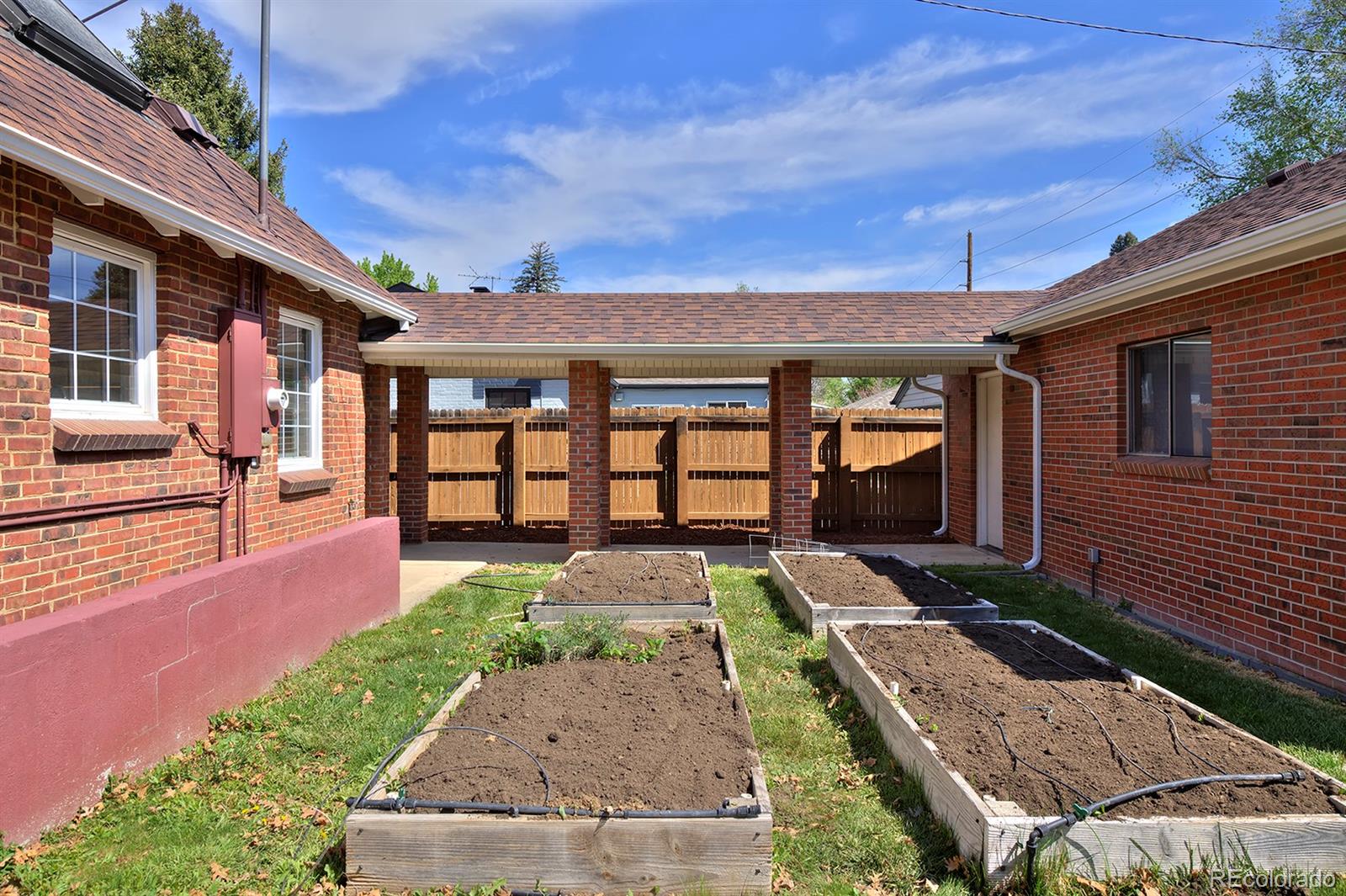 2500 Locust Street