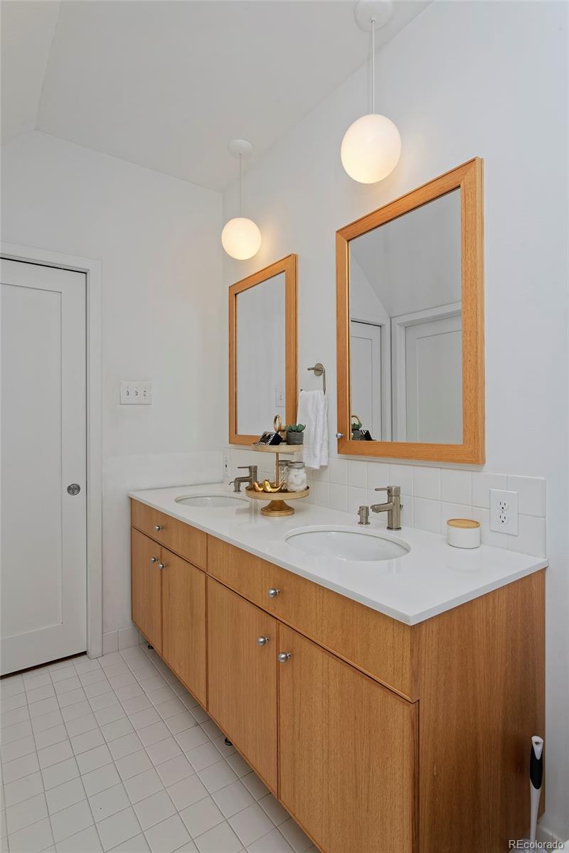 2500 Locust Street