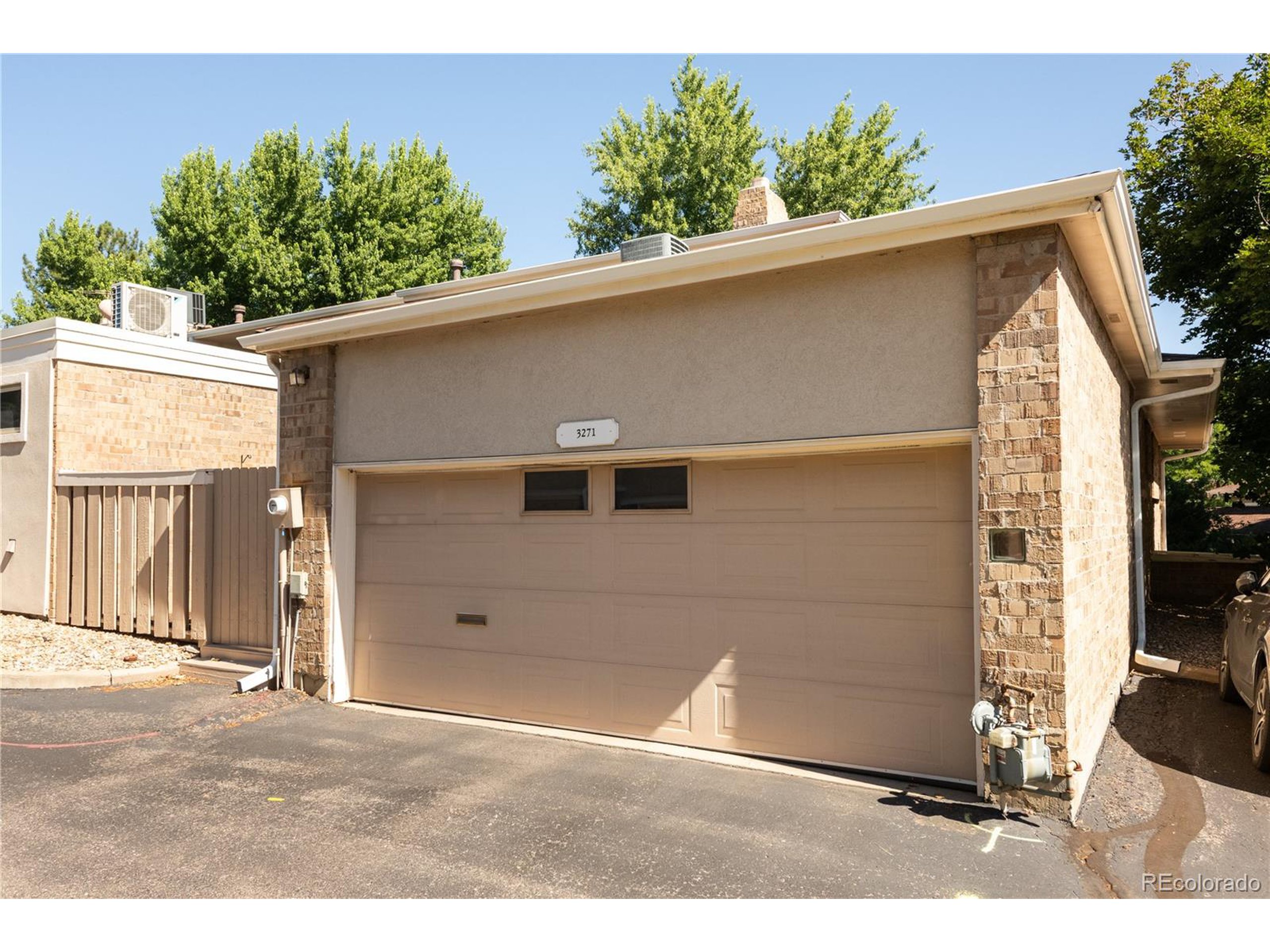 3271 S Pontiac St