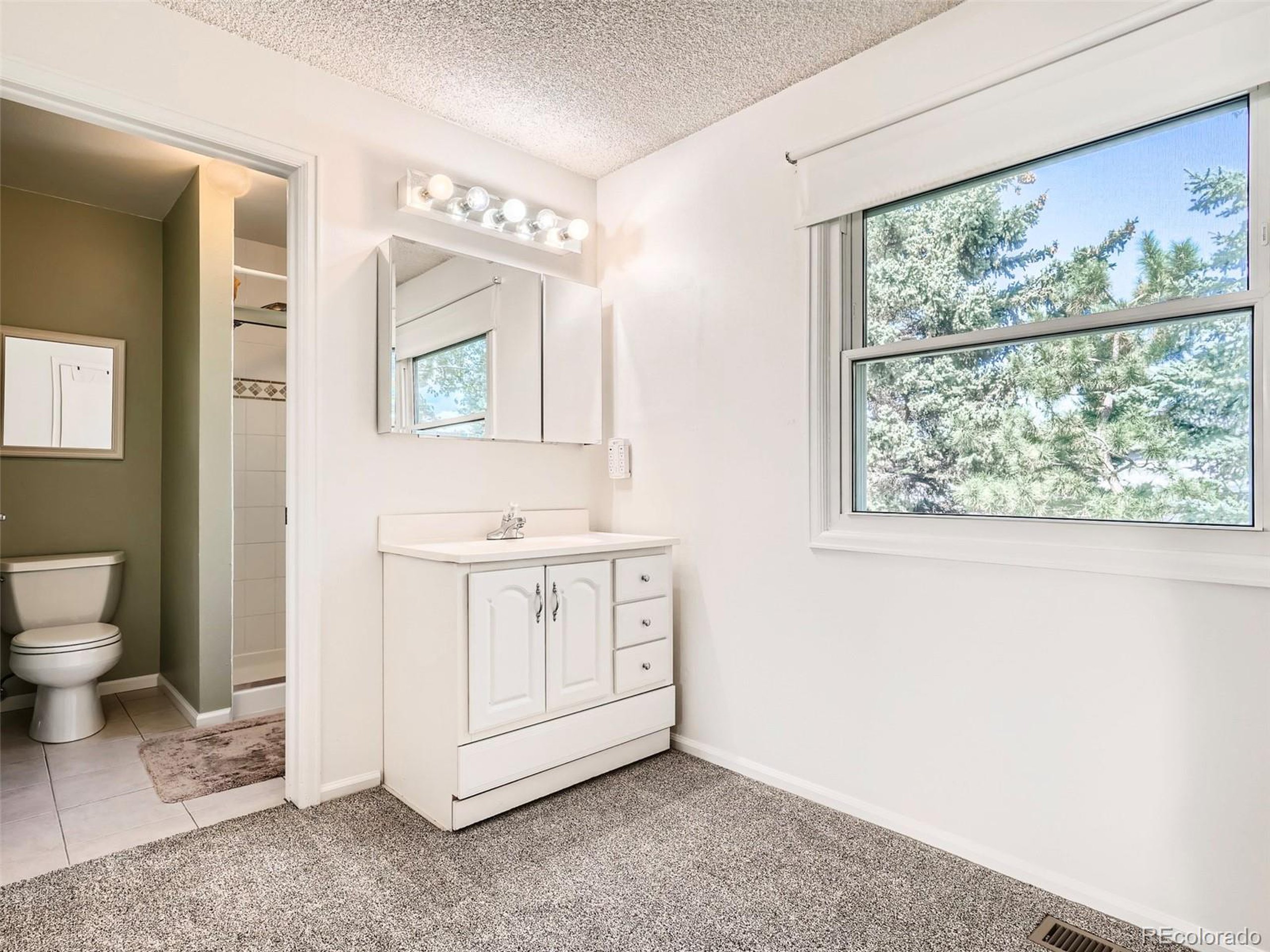 526 E Otero Ct