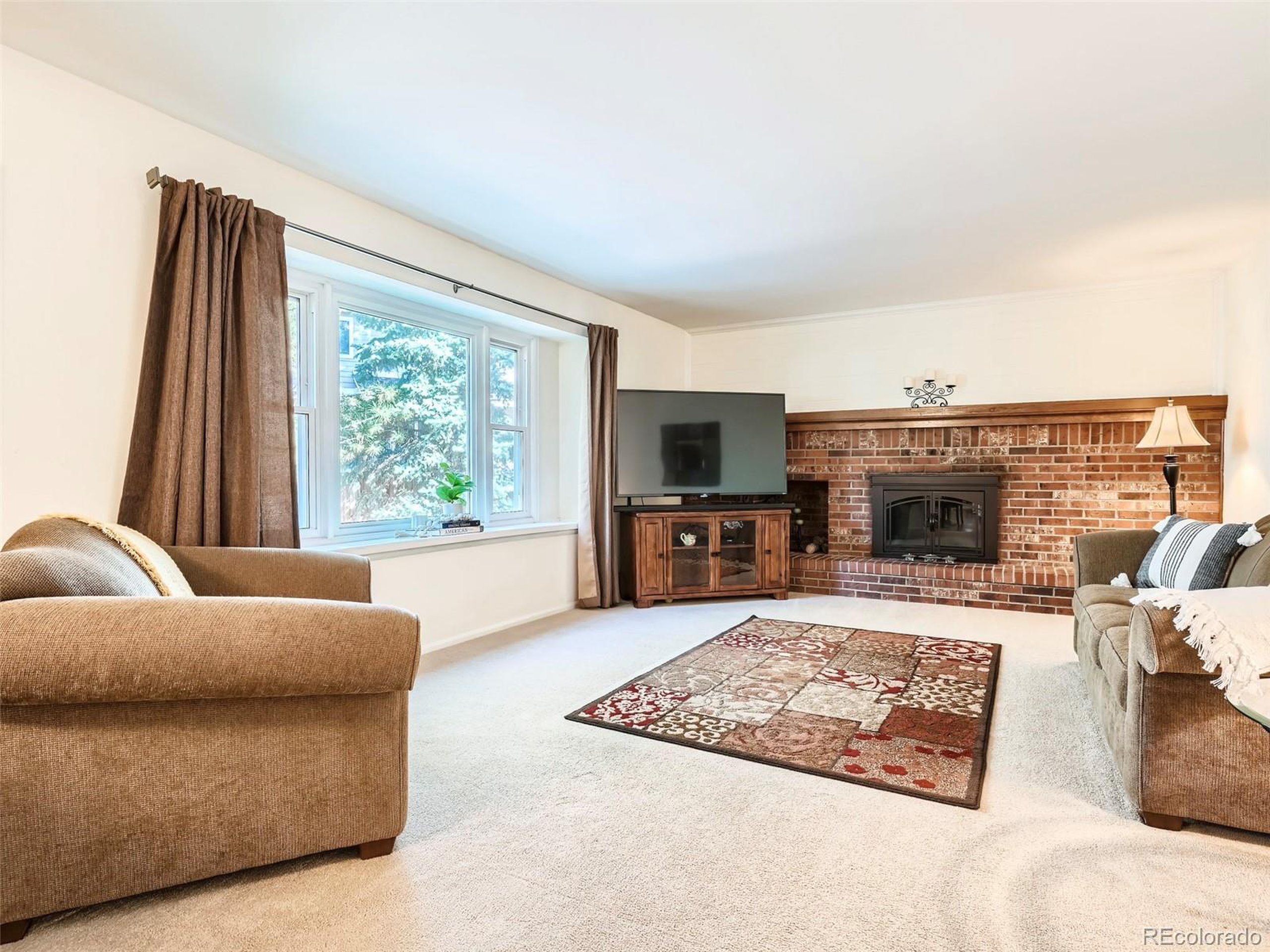 526 E Otero Ct