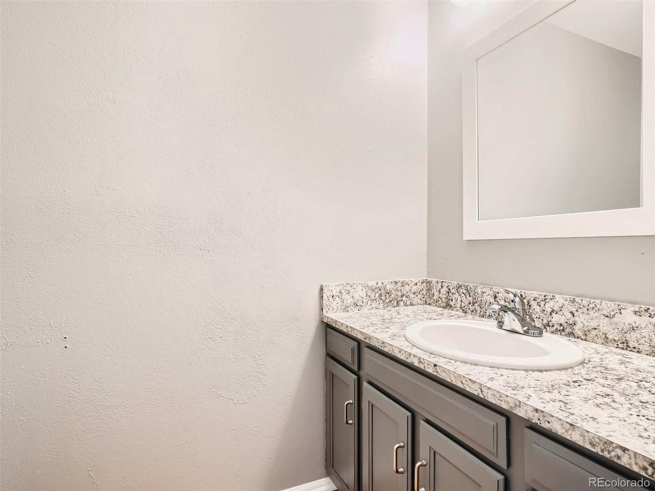 526 E Otero Ct