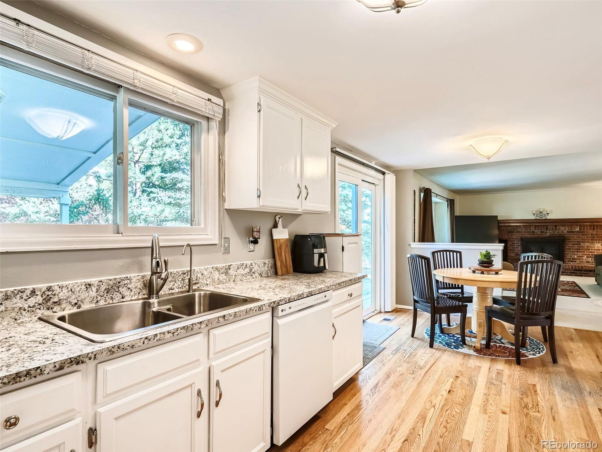 526 E Otero Ct
