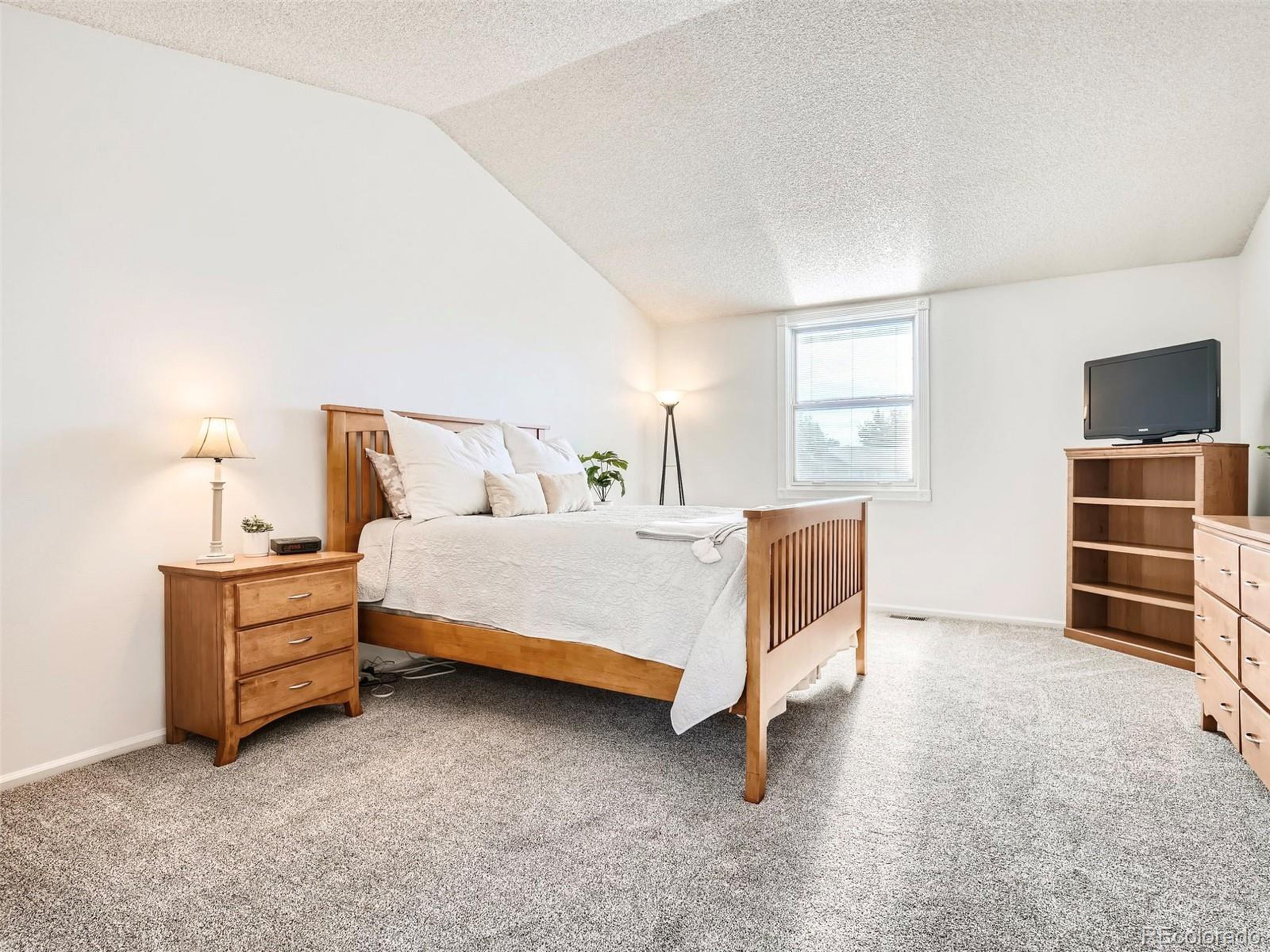 526 E Otero Ct