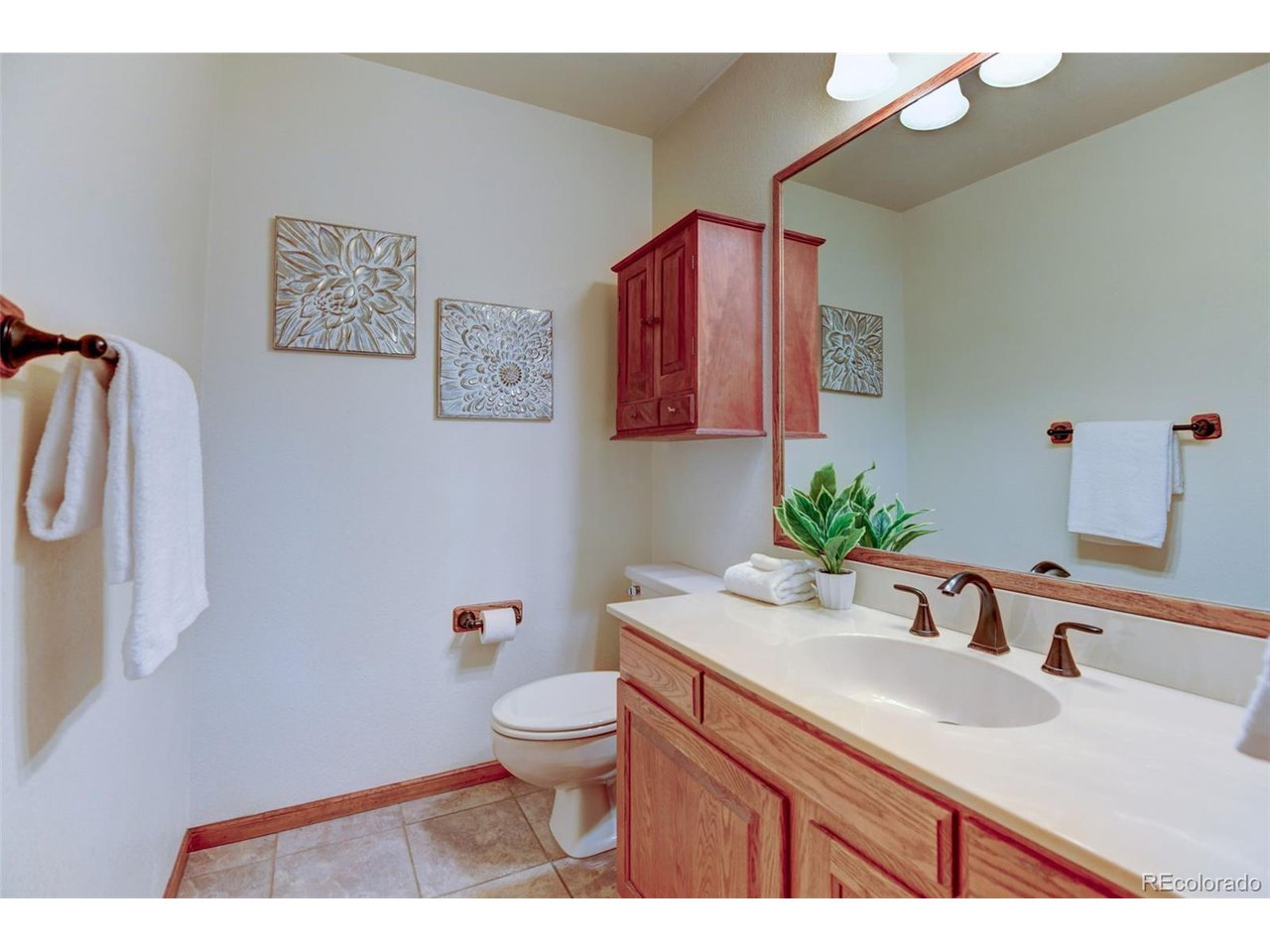 1235 Oakhurst Dr