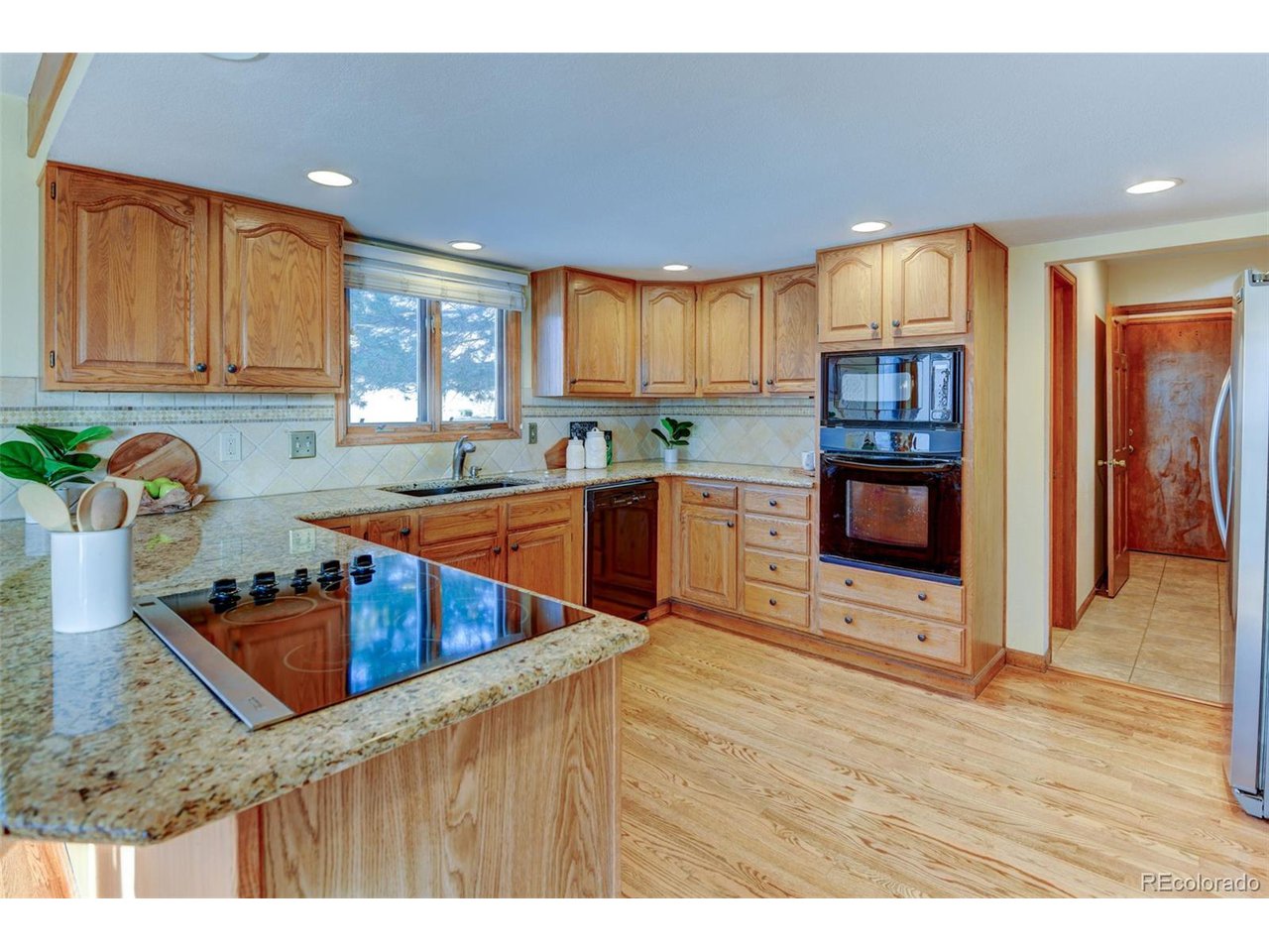 1235 Oakhurst Dr