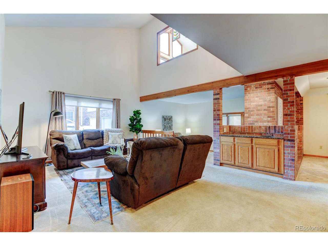 1235 Oakhurst Dr