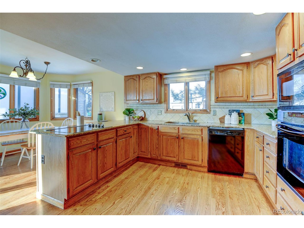 1235 Oakhurst Dr
