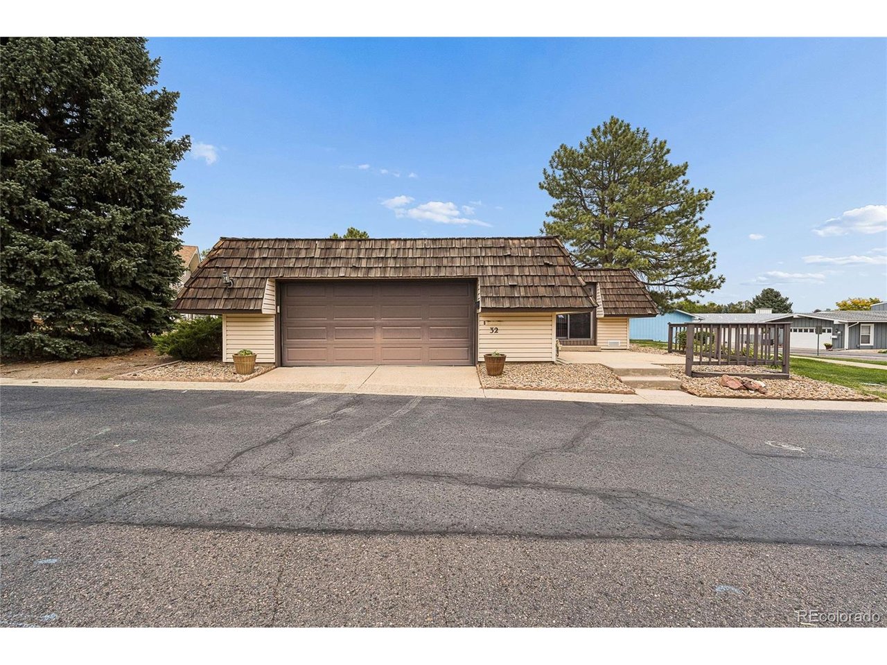 32 Douglas Dr S