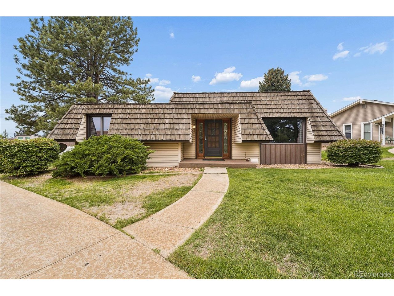 32 Douglas Dr S