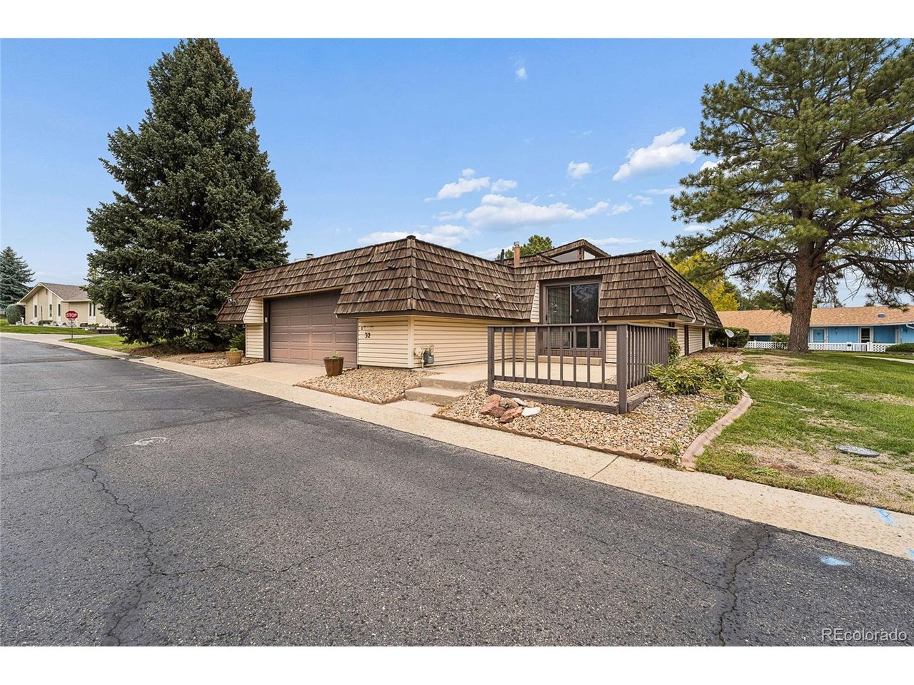32 Douglas Dr S