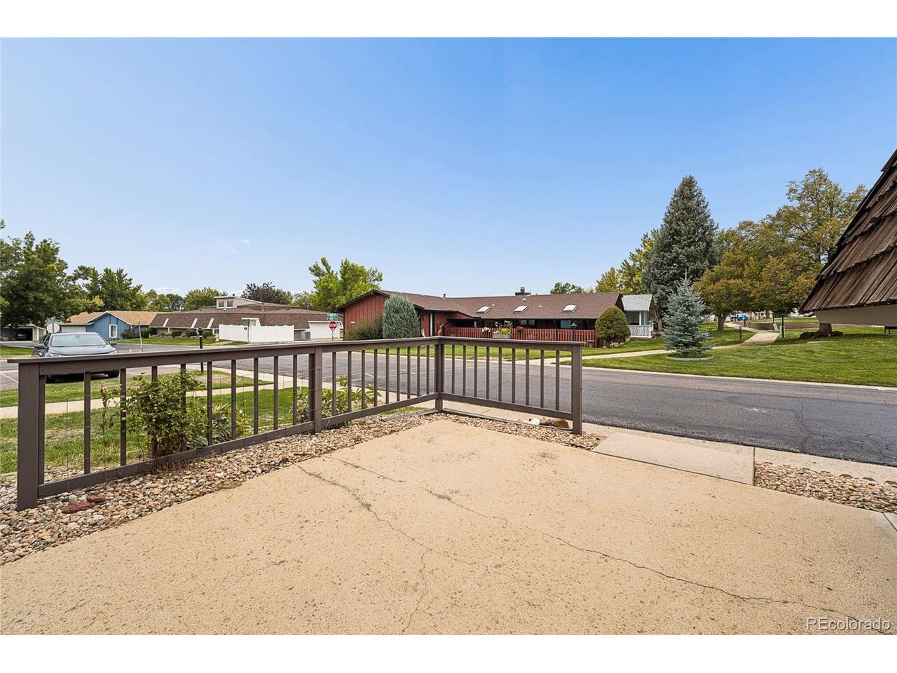 32 Douglas Dr S