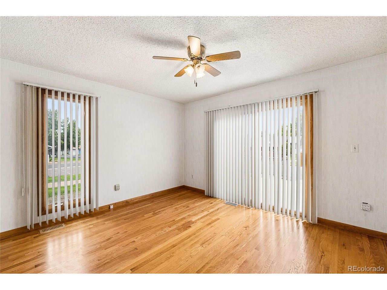 32 Douglas Dr S
