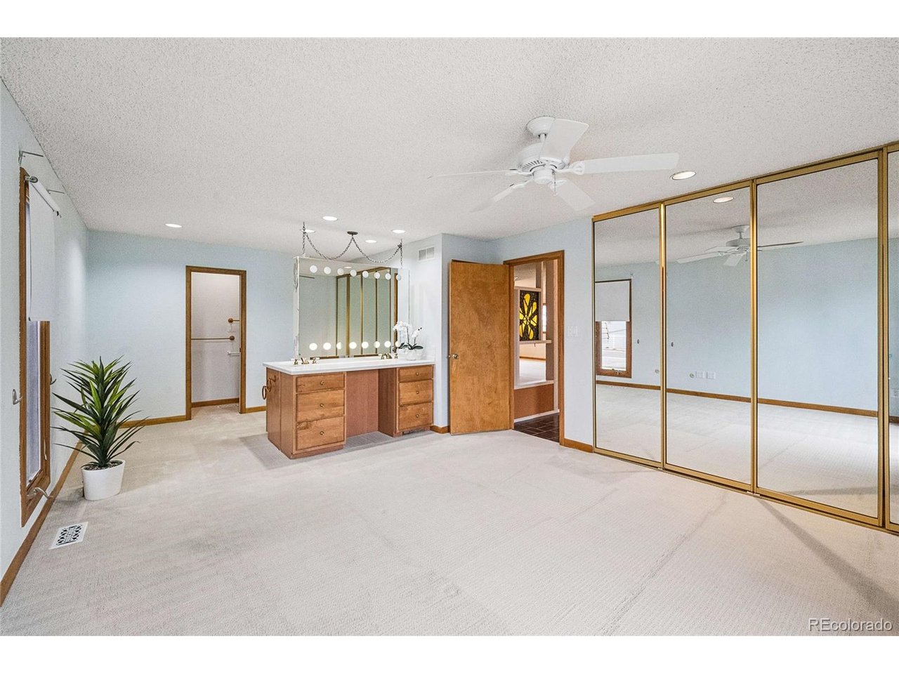 32 Douglas Dr S