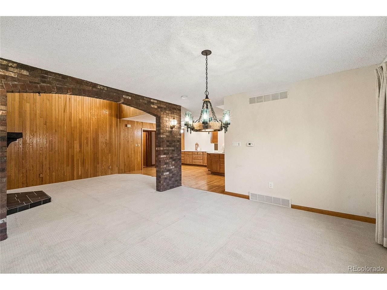 32 Douglas Dr S
