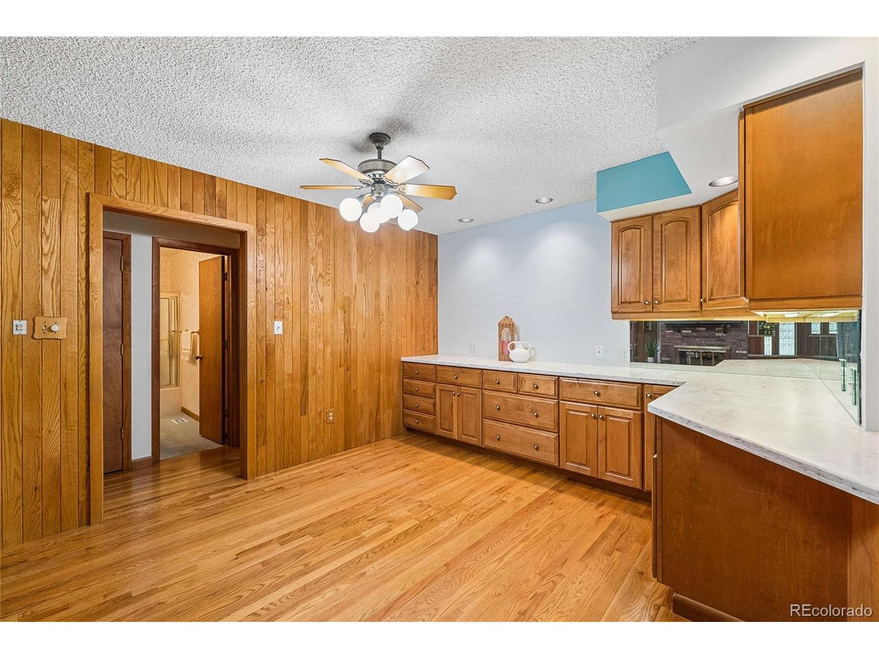 32 Douglas Dr S