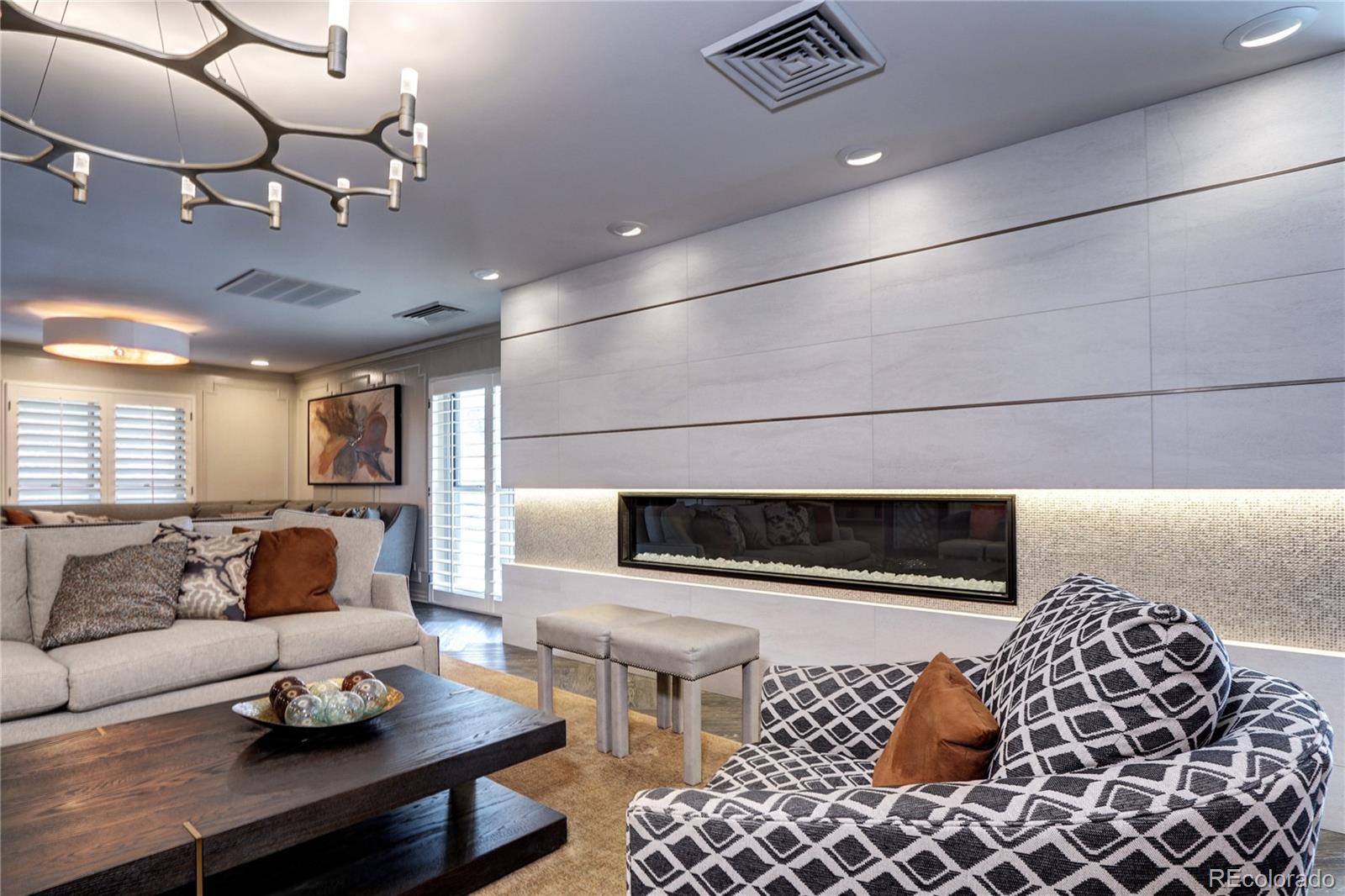 130 N Pearl Street Unit: 1606