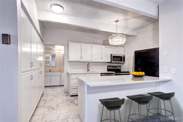 130 N Pearl Street Unit: 1606