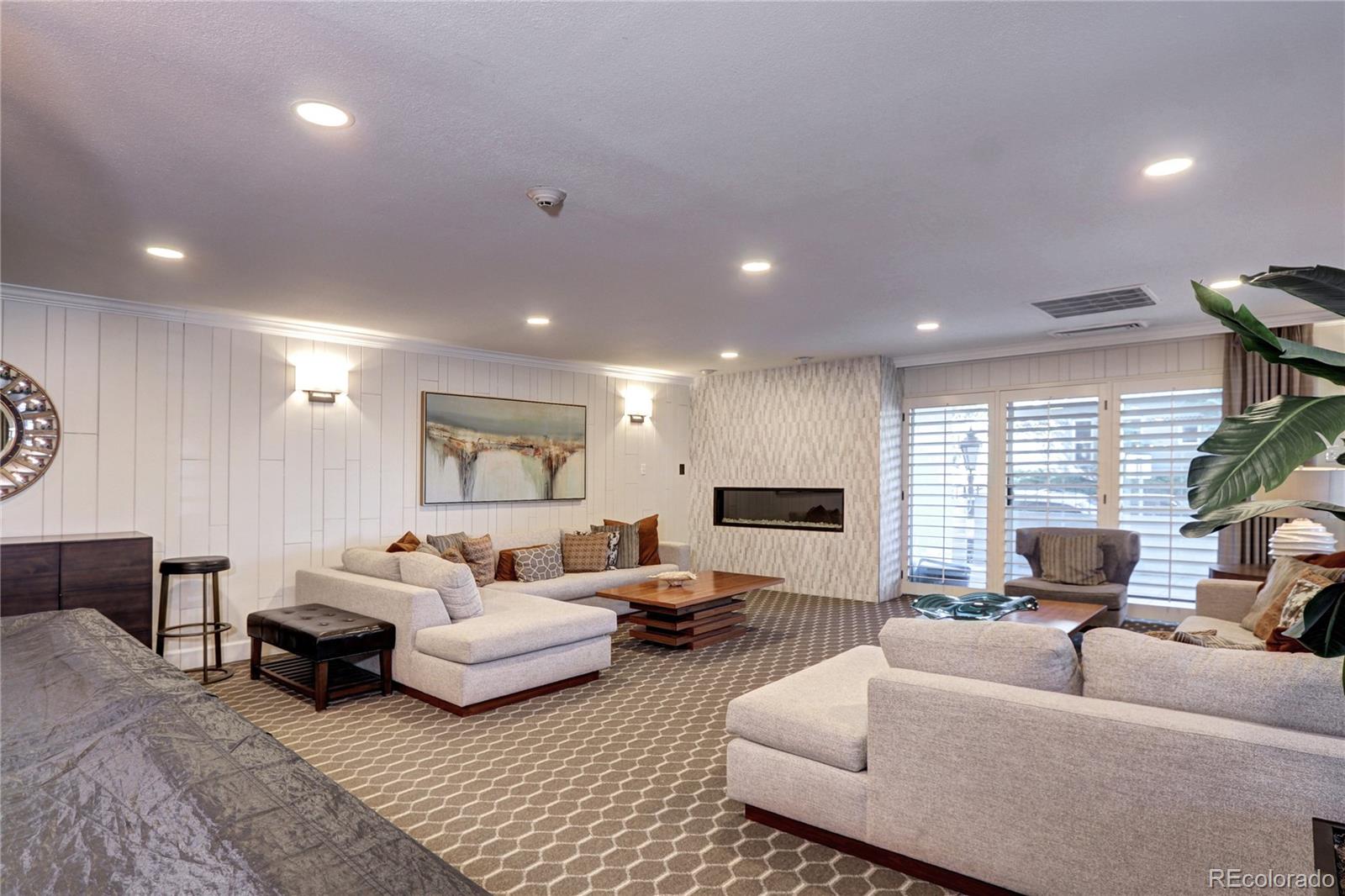 130 N Pearl Street Unit: 1606