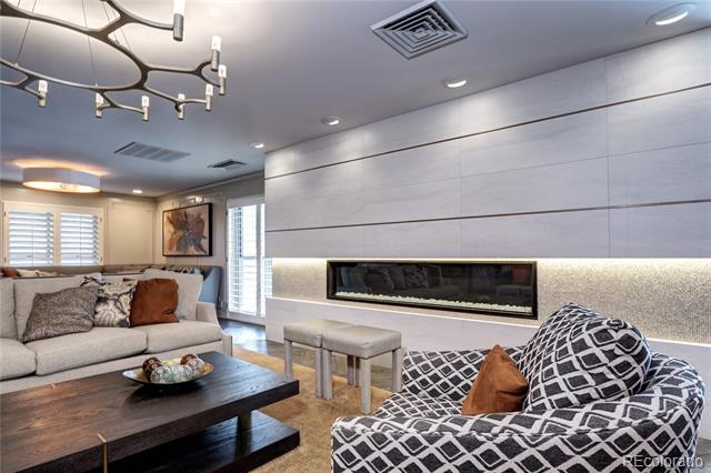 130 N Pearl Street Unit: 1606