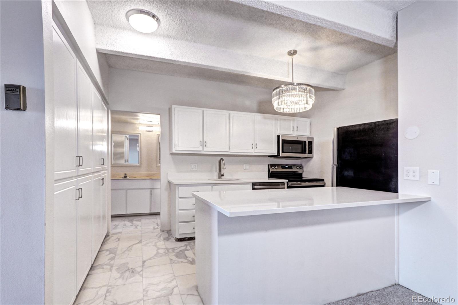 130 N Pearl Street Unit: 1606