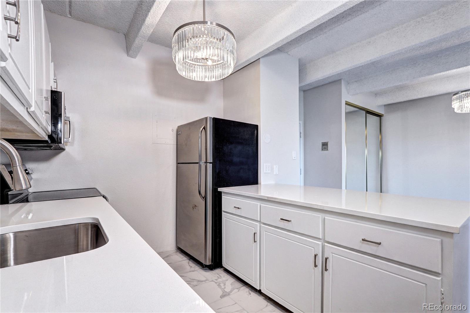 130 N Pearl Street Unit: 1606