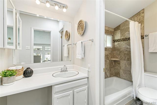 1842 Canyon Boulevard Unit: 209
